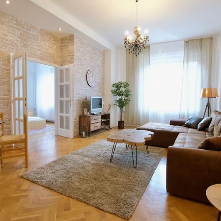 Standard Apartment By Hi5 - Madach Imre 1 بودابست المظهر الخارجي الصورة