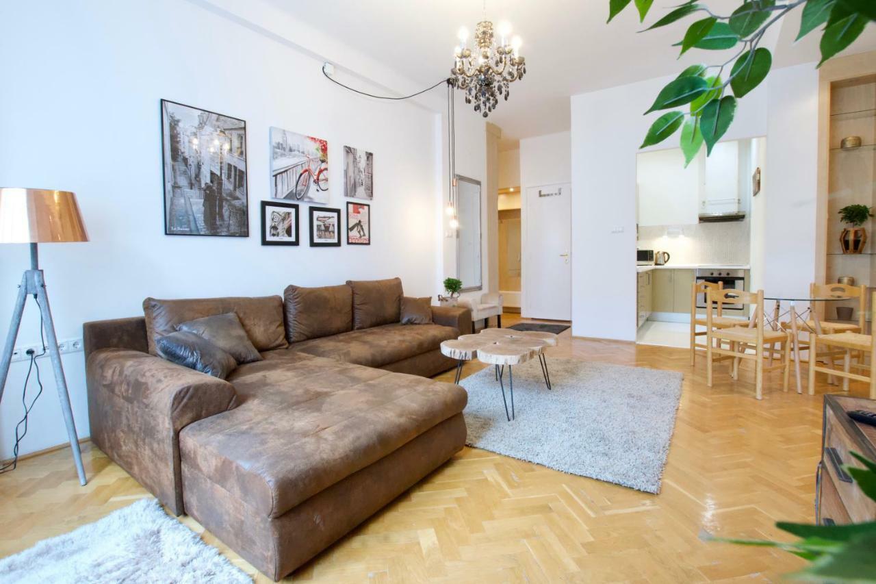Standard Apartment By Hi5 - Madach Imre 1 بودابست المظهر الخارجي الصورة