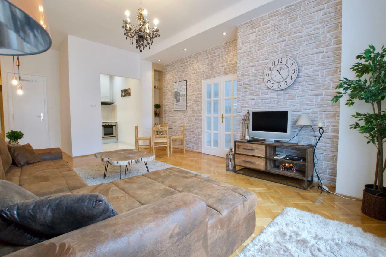 Standard Apartment By Hi5 - Madach Imre 1 بودابست المظهر الخارجي الصورة