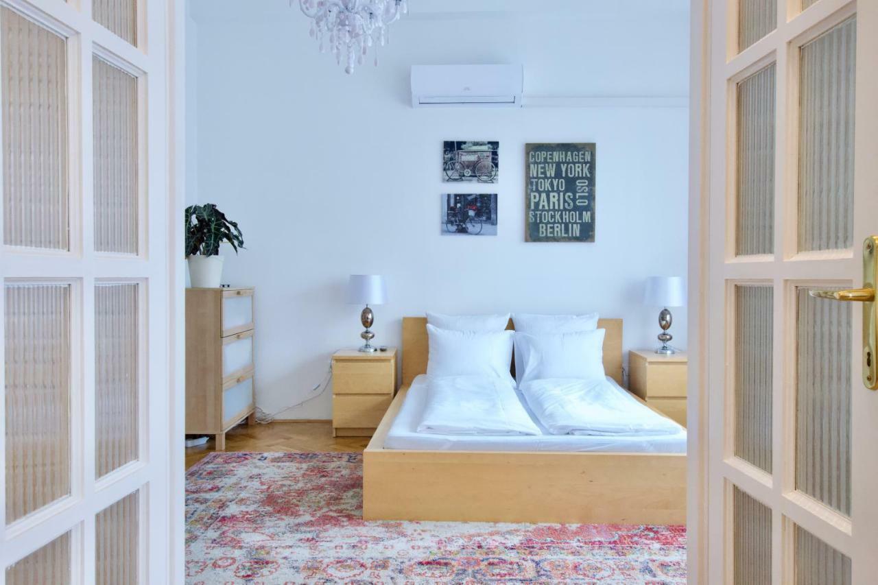Standard Apartment By Hi5 - Madach Imre 1 بودابست المظهر الخارجي الصورة