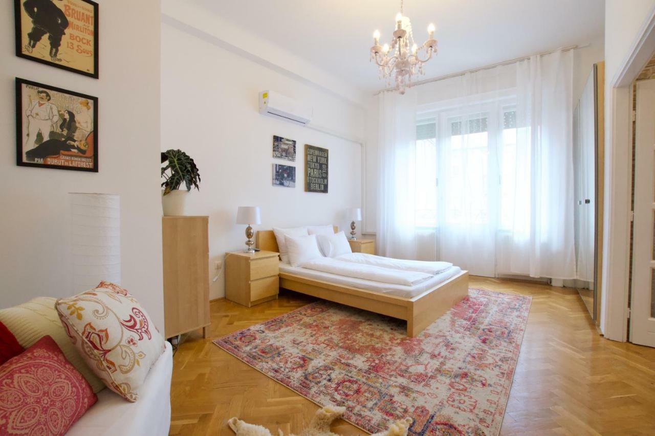 Standard Apartment By Hi5 - Madach Imre 1 بودابست المظهر الخارجي الصورة