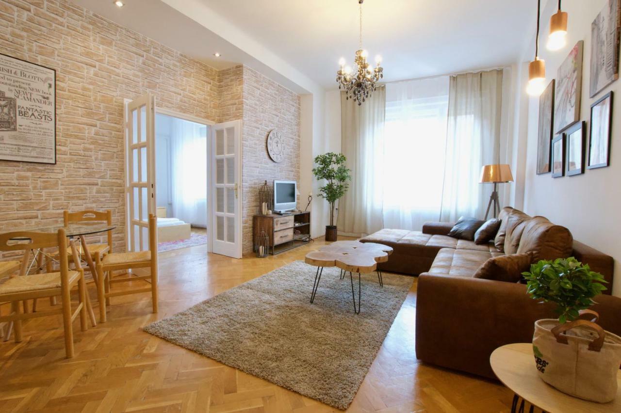 Standard Apartment By Hi5 - Madach Imre 1 بودابست المظهر الخارجي الصورة