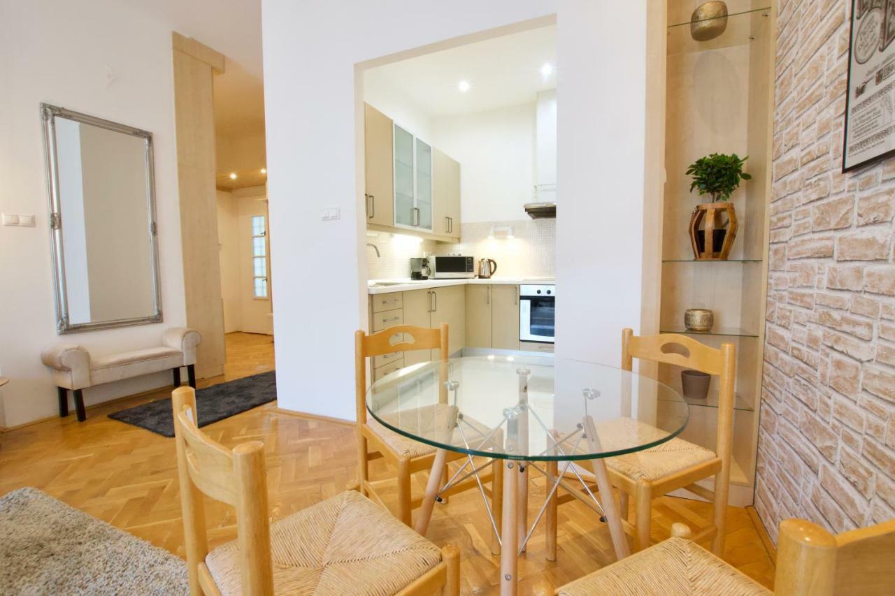 Standard Apartment By Hi5 - Madach Imre 1 بودابست المظهر الخارجي الصورة